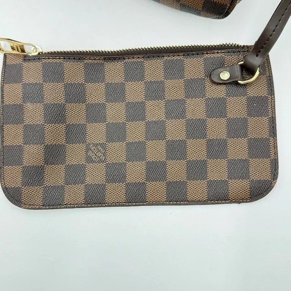 Checkered Brown Tote Bag with Pouch - Picture 6 of 10